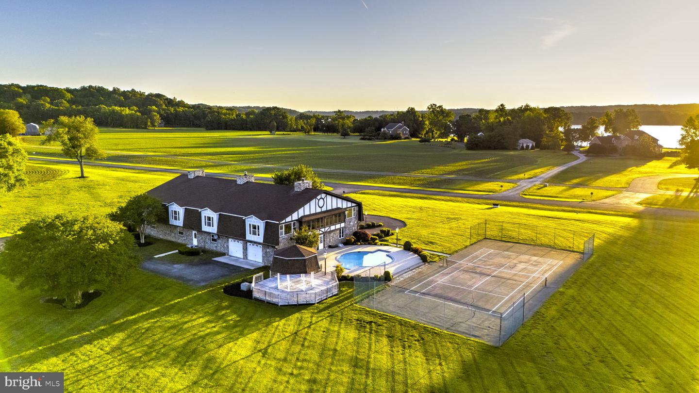 9100 Lanseair Farm — photo