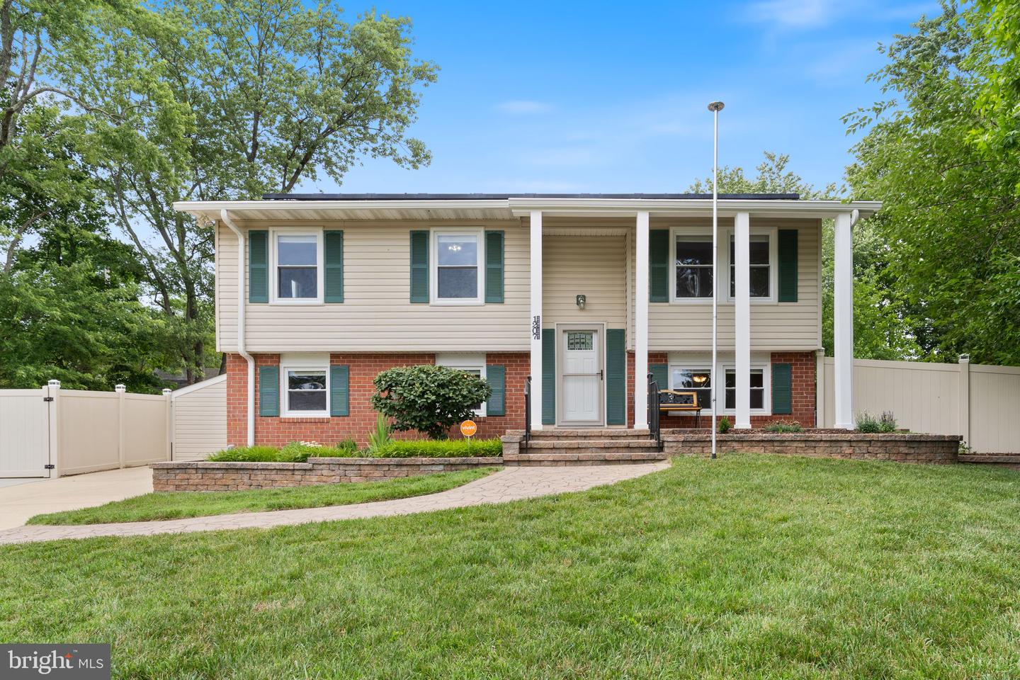 1207 Adams Ct — photo
