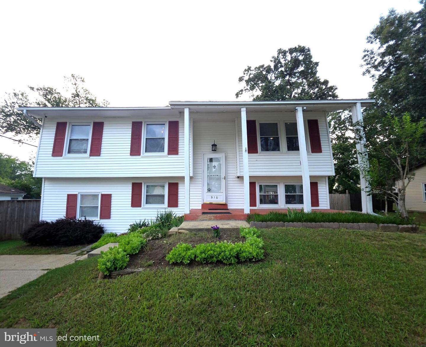 910 McIver Dr — photo