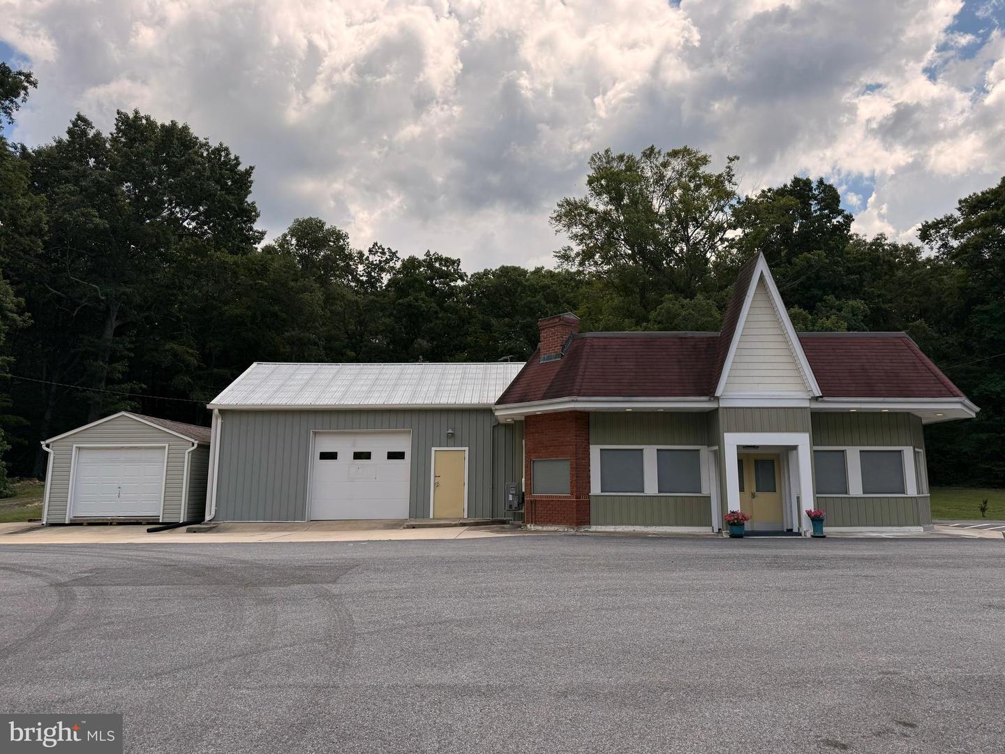8200 Crain Hwy — photo