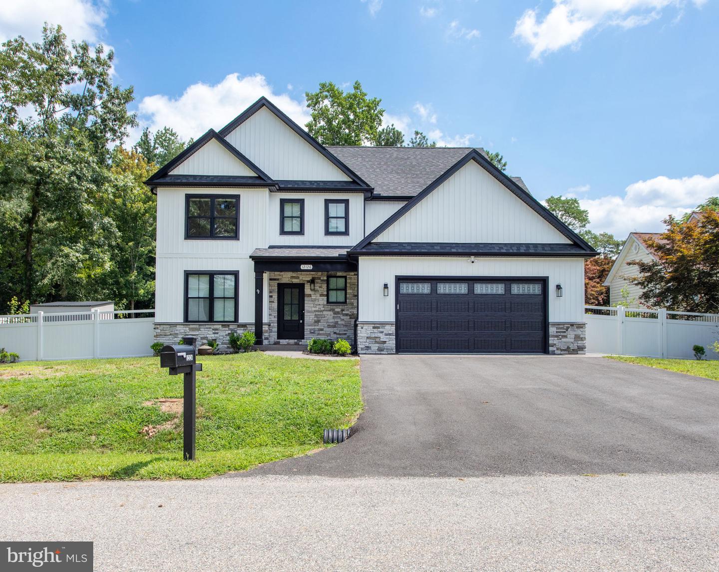 12126 Riverview Dr — photo