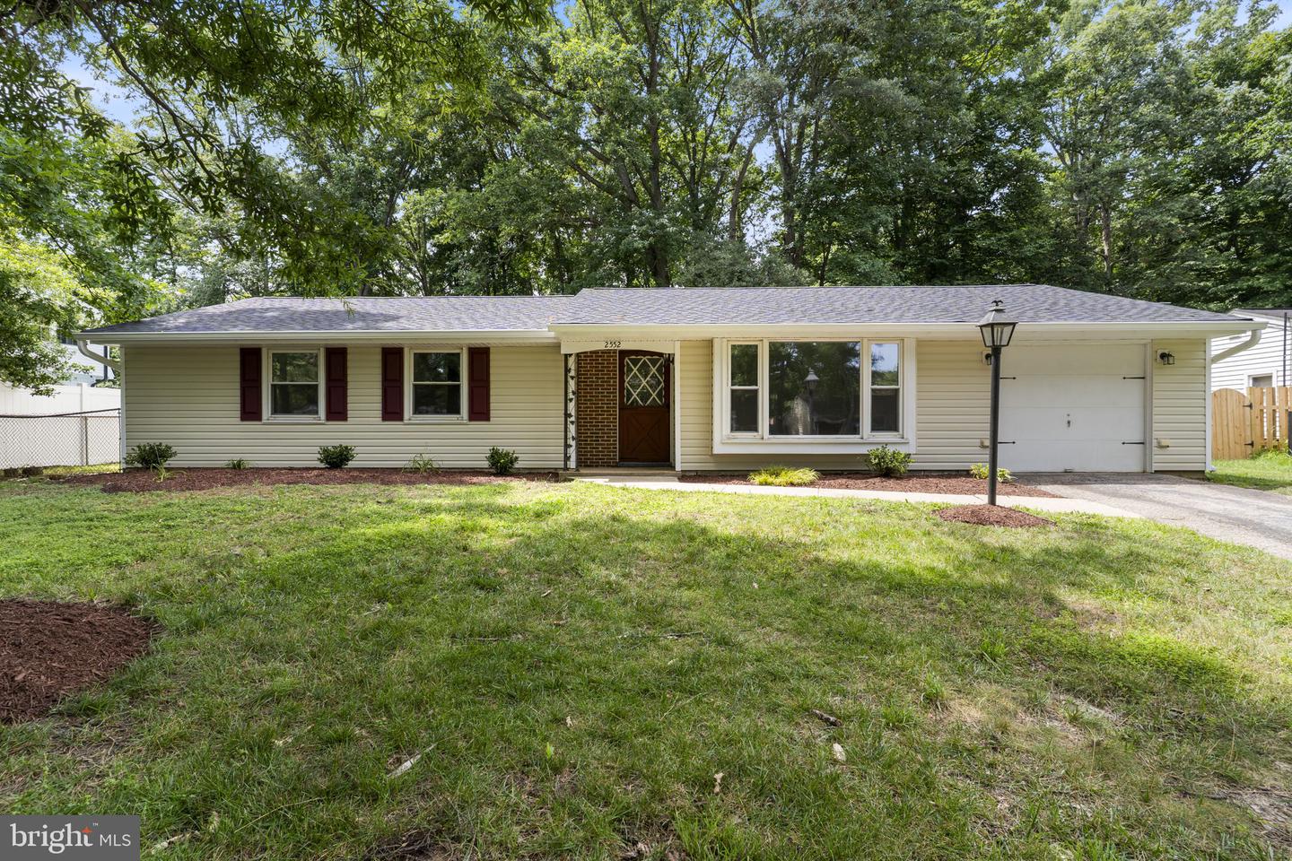 2552 Lisa Dr — photo