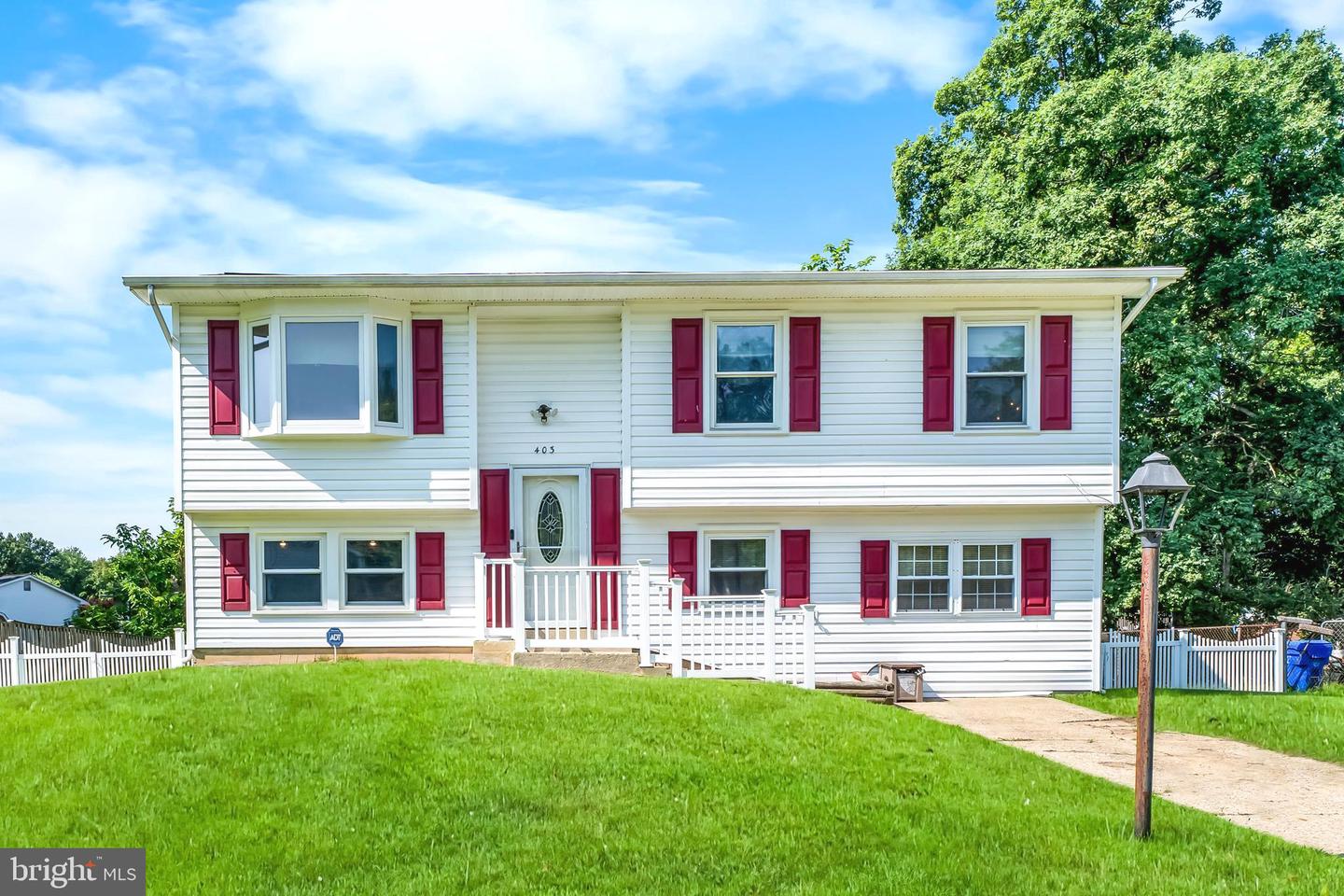 403 University Dr — photo