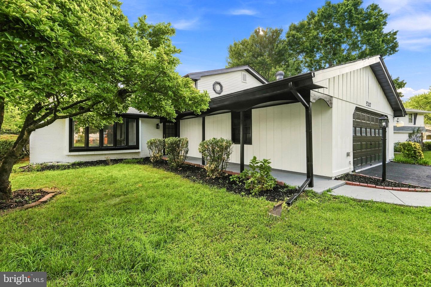 5202 Caroline Cir — photo