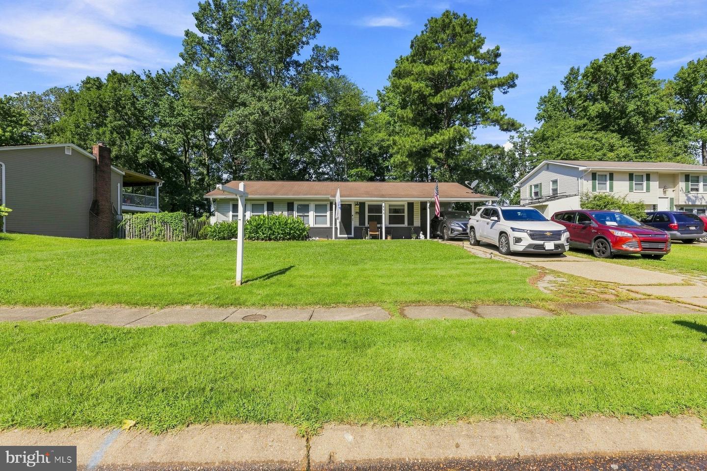 806 Oxford Ct — photo