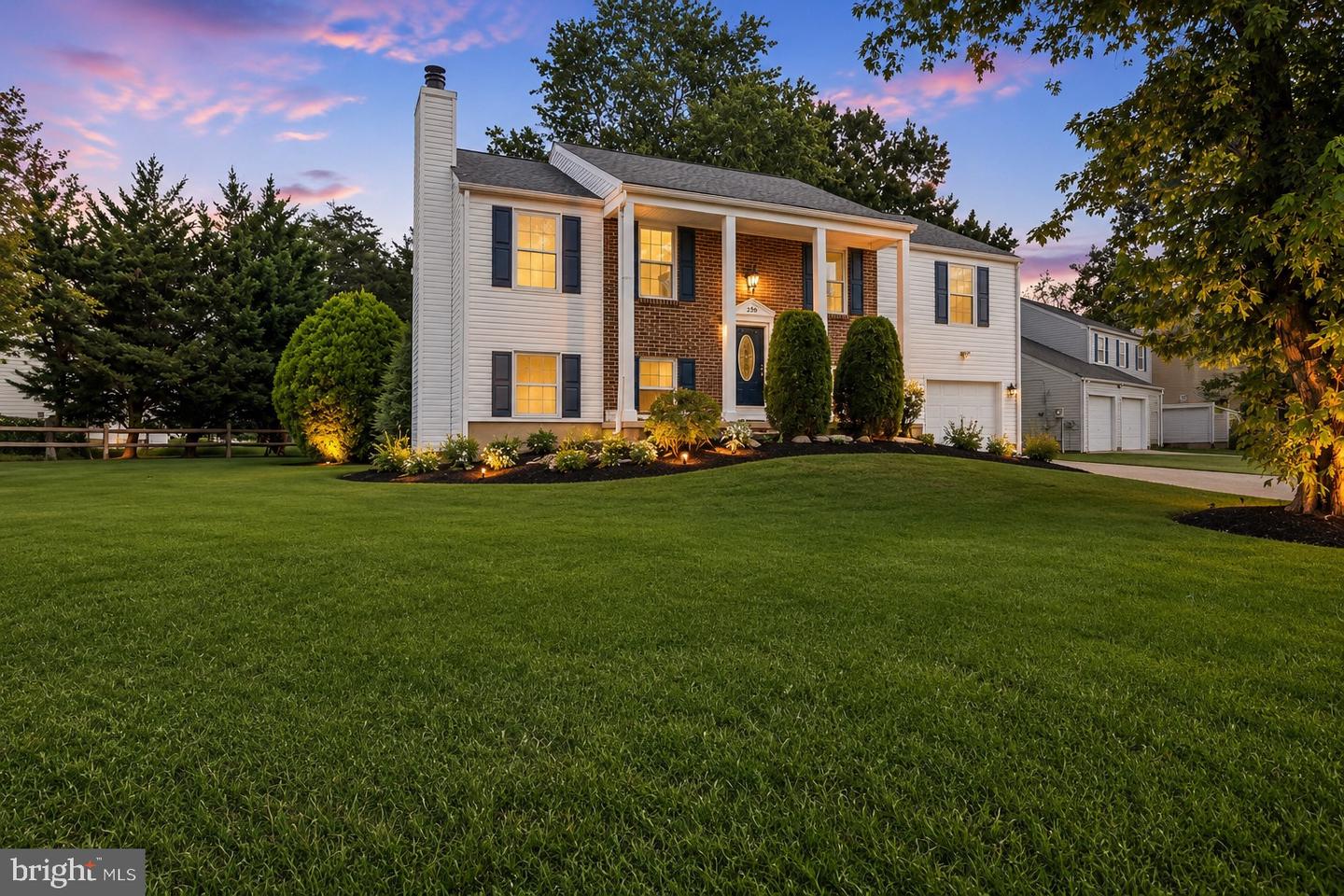 2570 Sussex Ct — photo