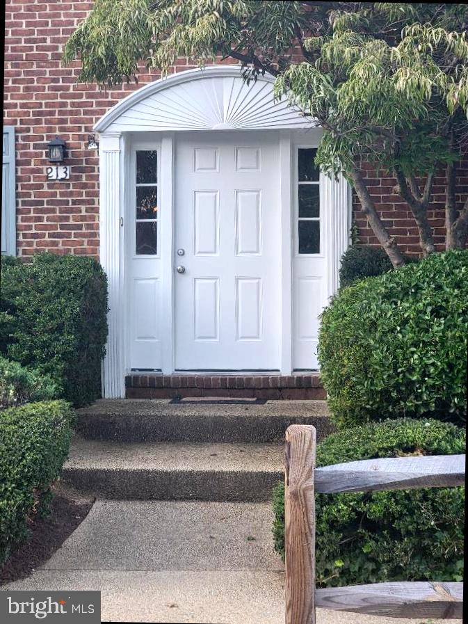 213 Heather Ct — photo