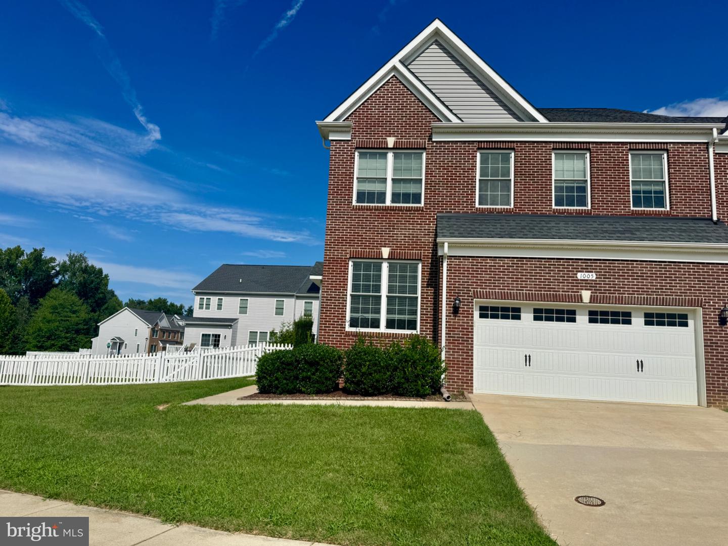 1005 Clover Cir — photo