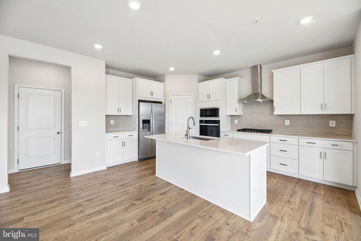 9726 Lassie Ct — photo