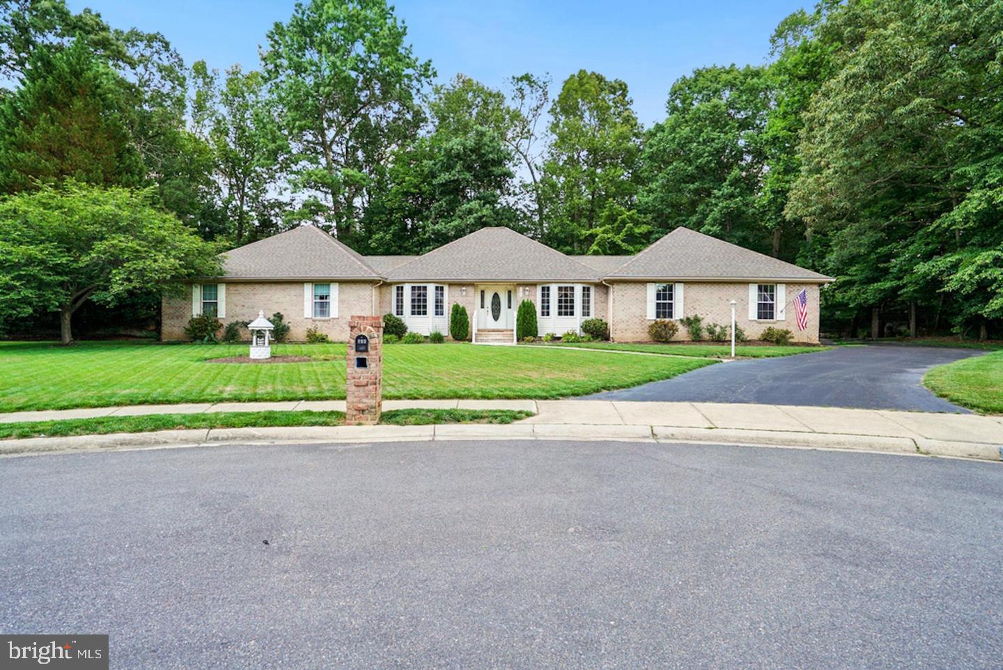 105 Cornwall Ct — photo
