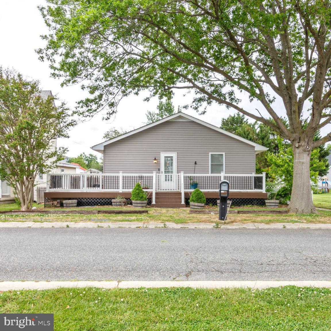 208 Oriole Ave — photo