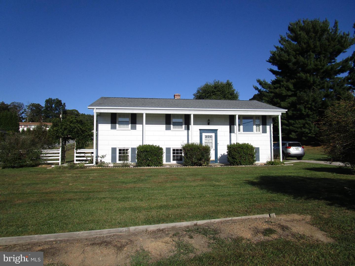 1504 Seminole Ln — photo