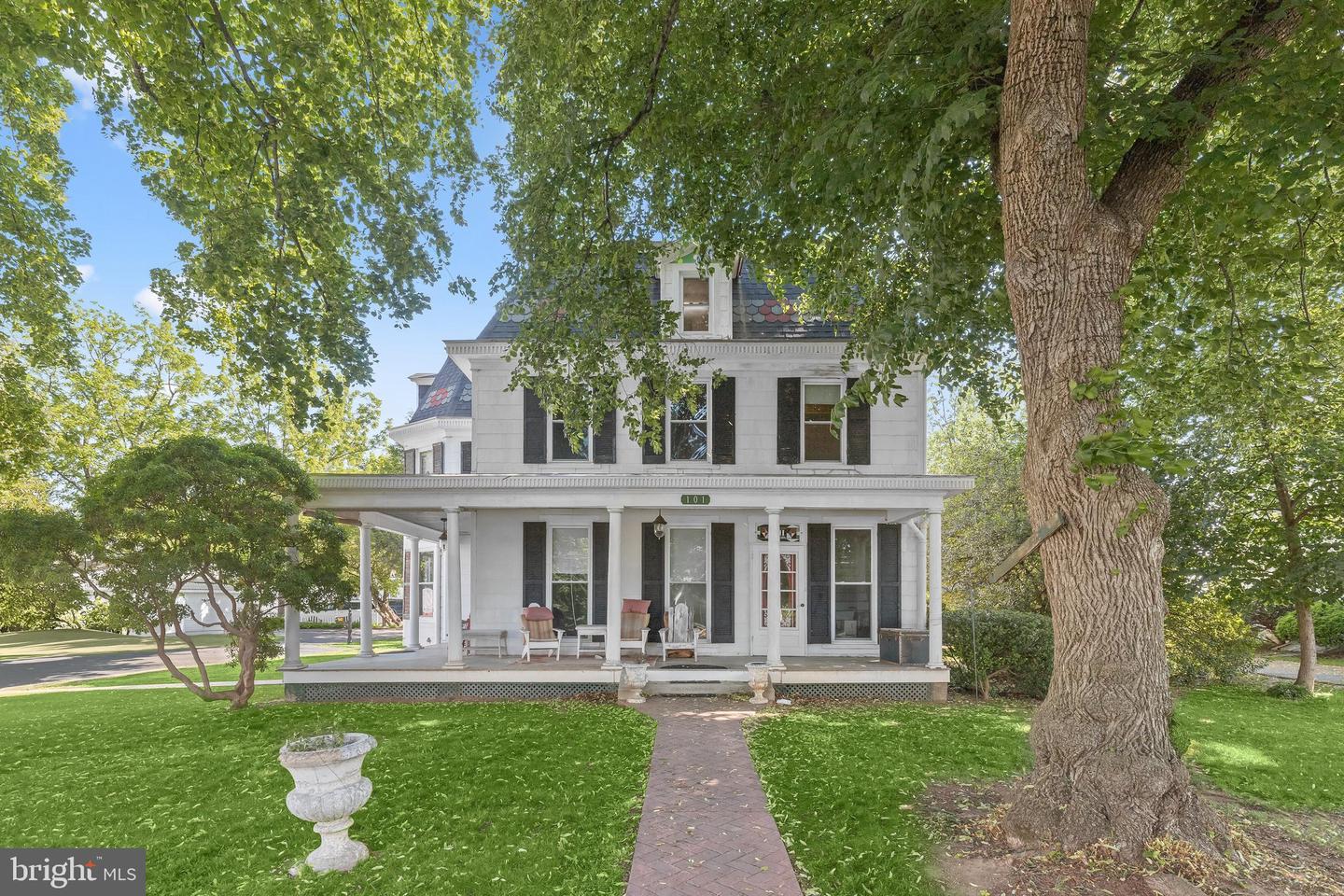 101 E Church St — photo