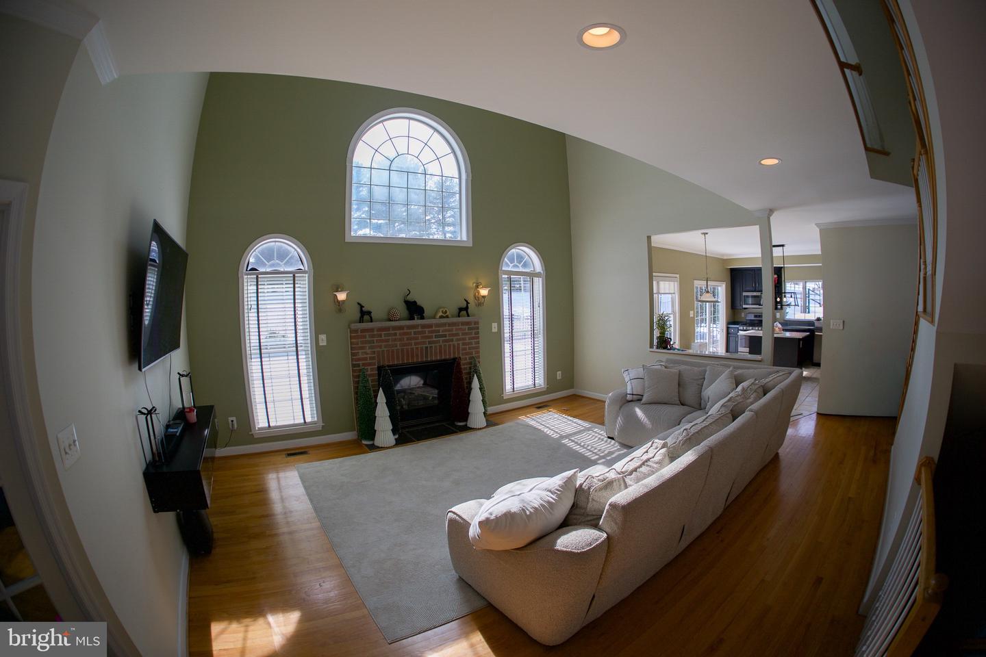 1687 Village Green Dr — photo