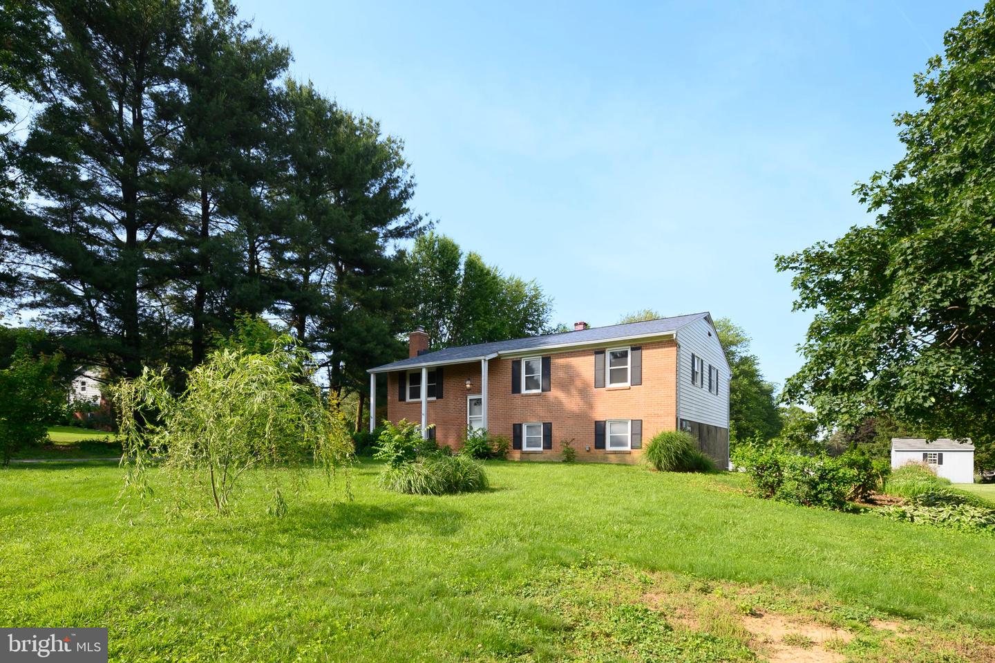 102 Roosevelt Rd — photo
