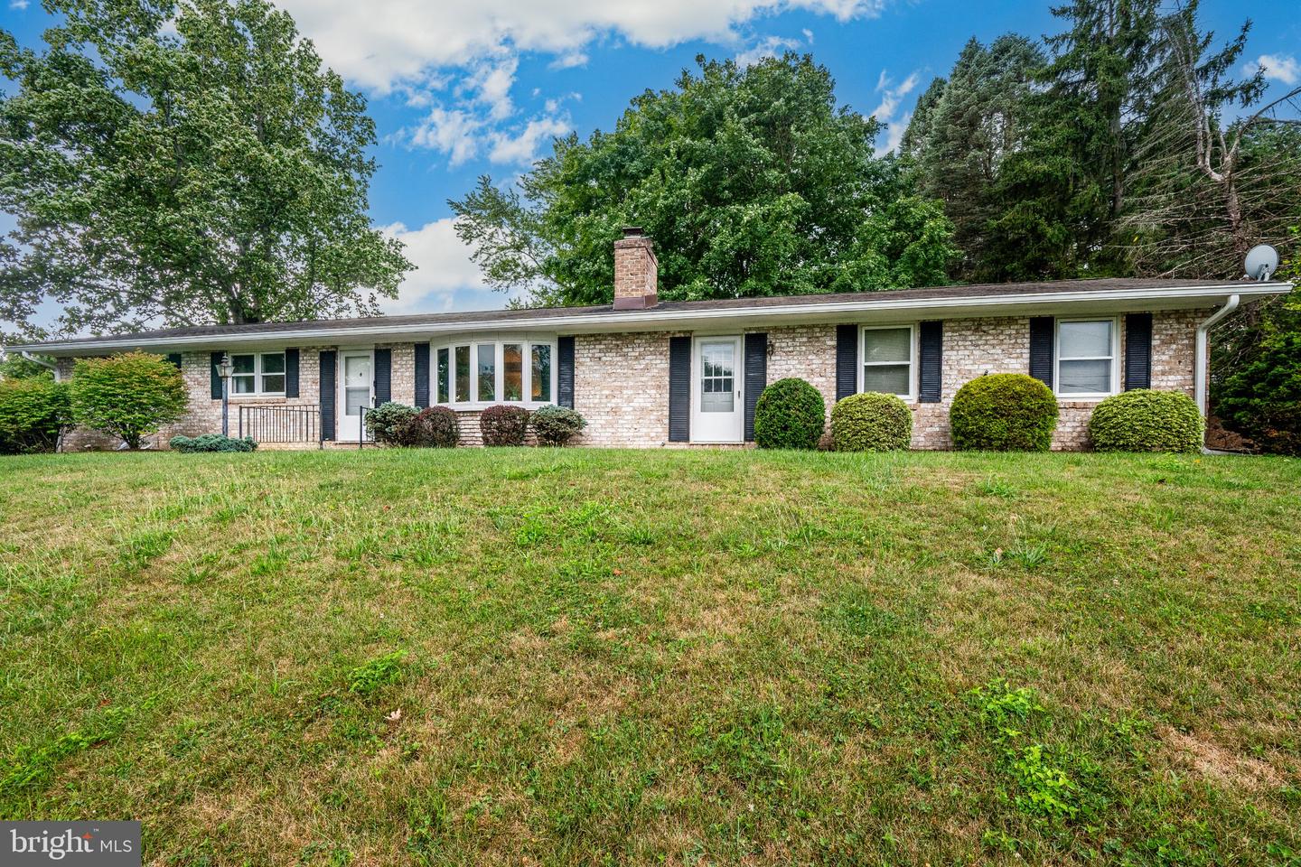 659 Geneva Dr — photo