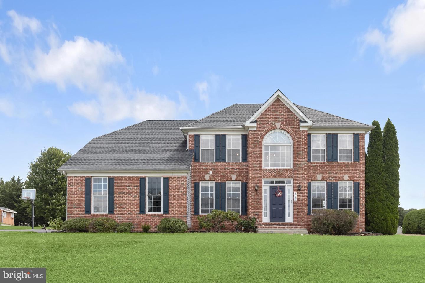 2521 Karen Way — photo