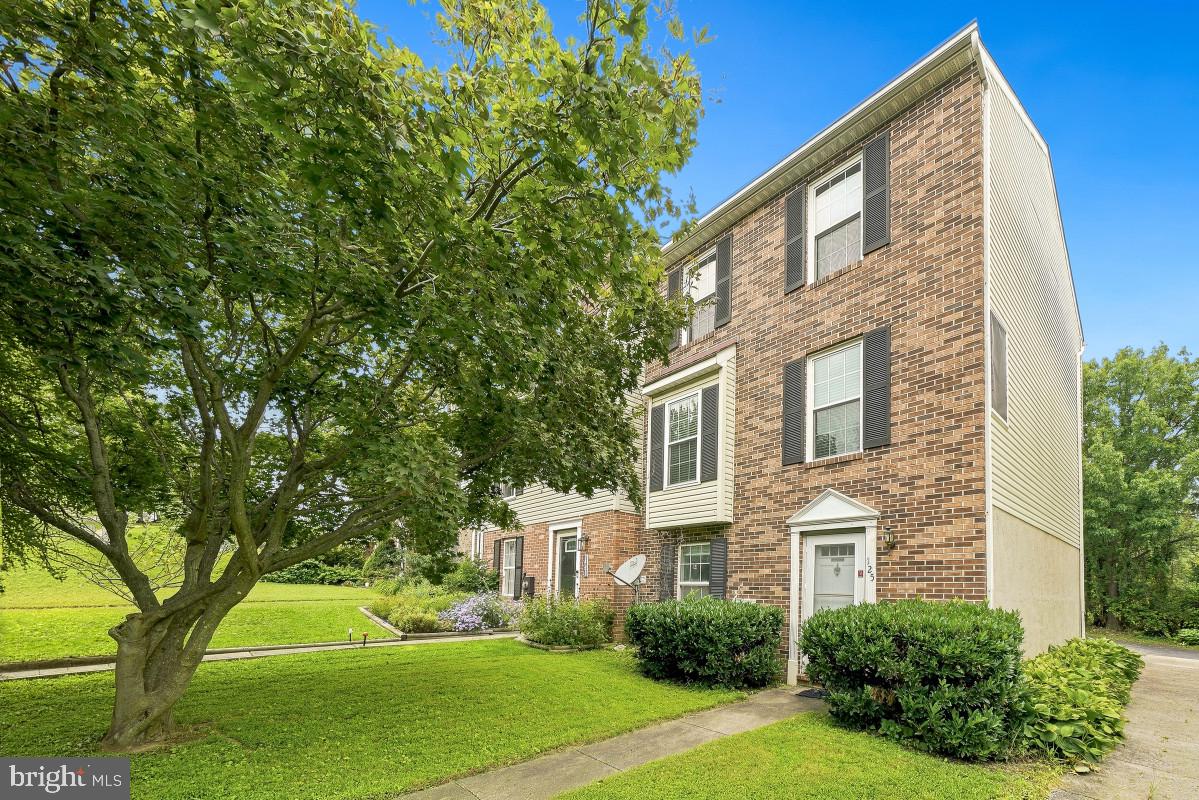 125 N Towne Ct — photo