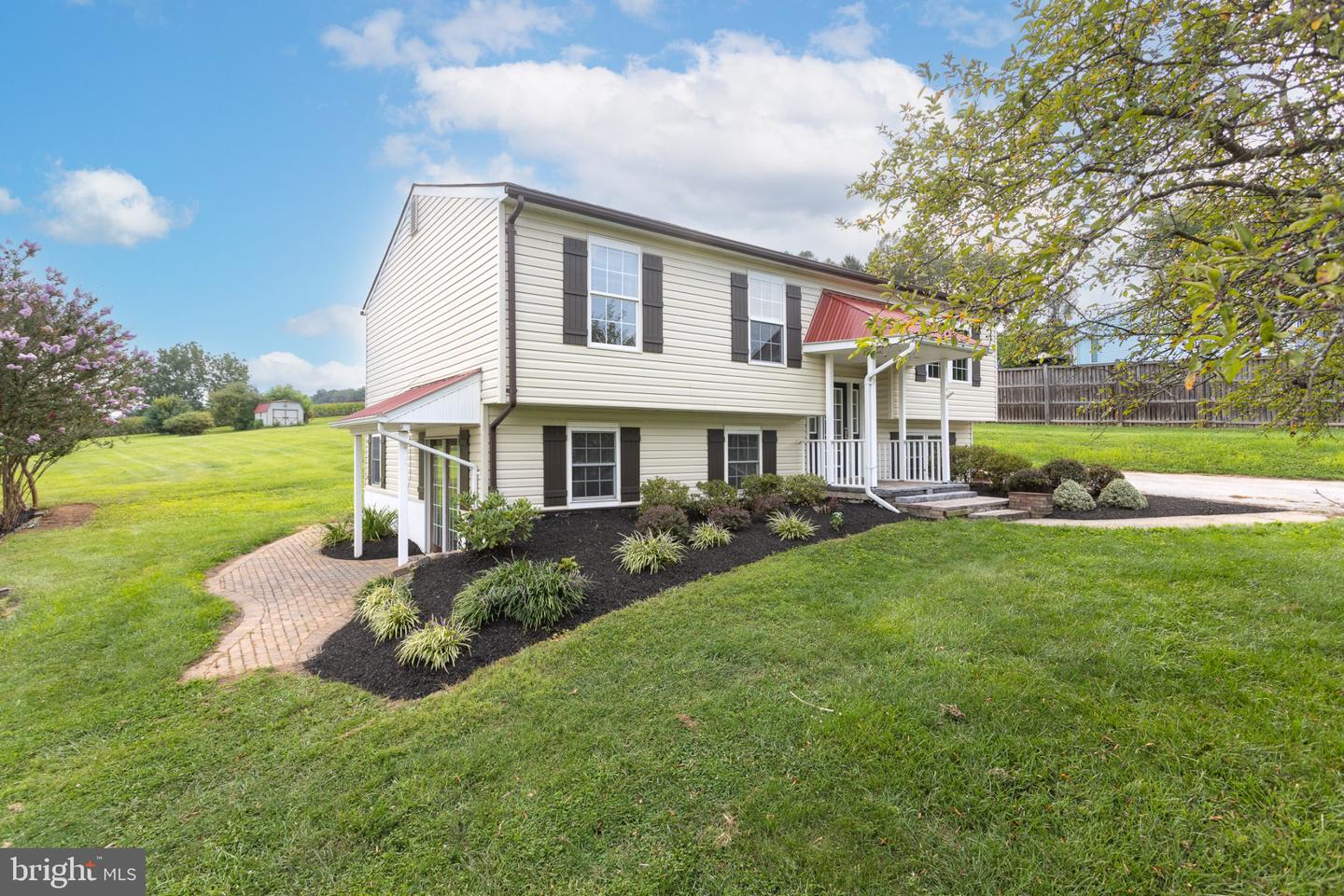 805 Rolling Ridge Dr — photo