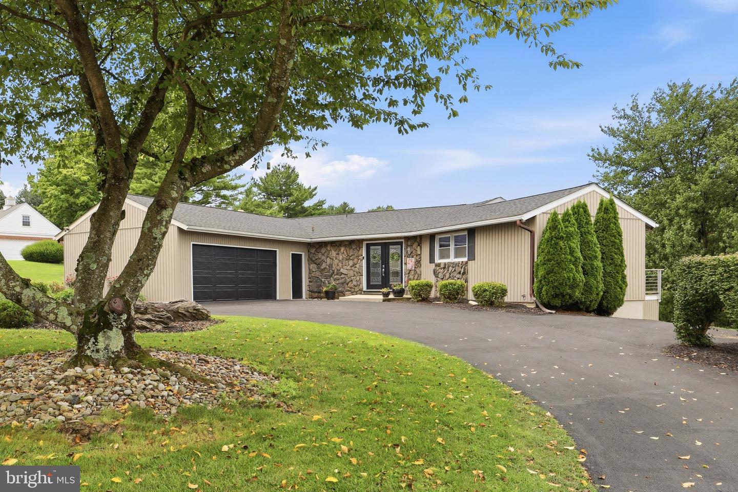 712 Winchester Dr — photo