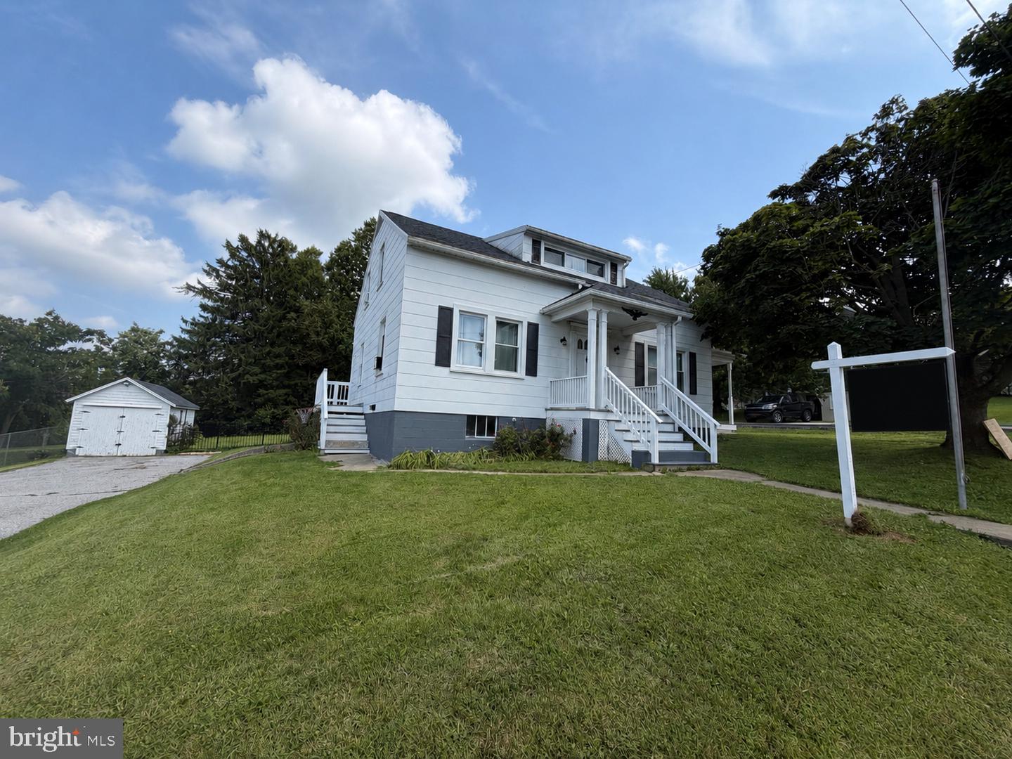 449 E Green St — photo