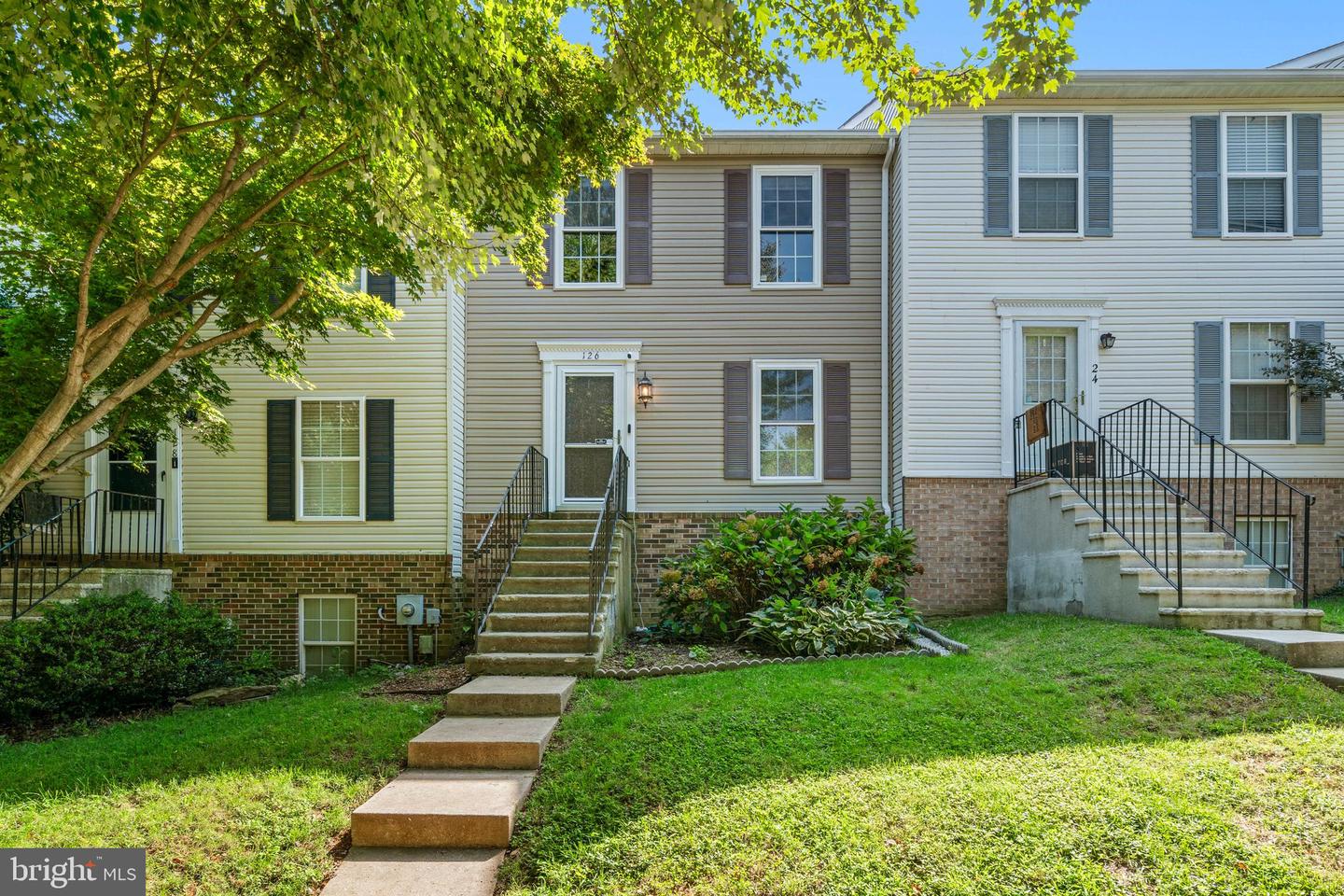 126 N Towne Ct — photo