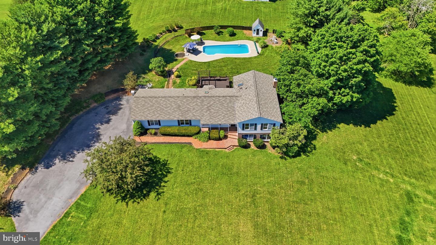 3814 Boteler Rd — photo