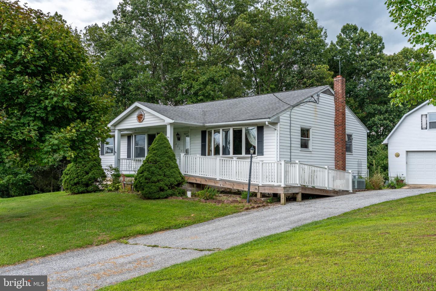 2235 E Deep Run Rd — photo