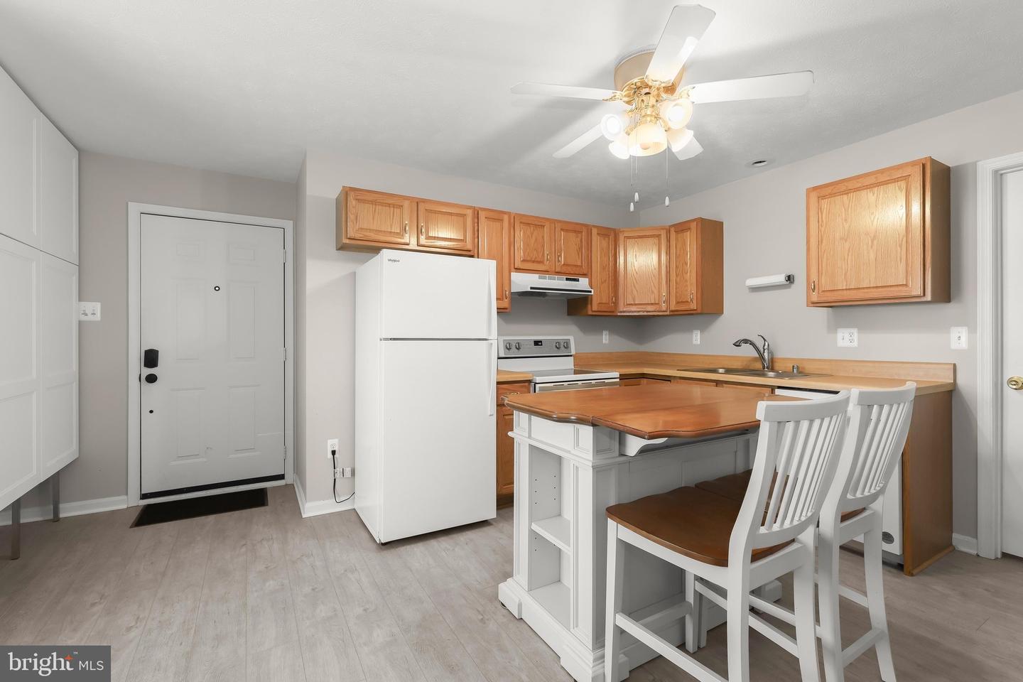 1322 Holt Ct — photo