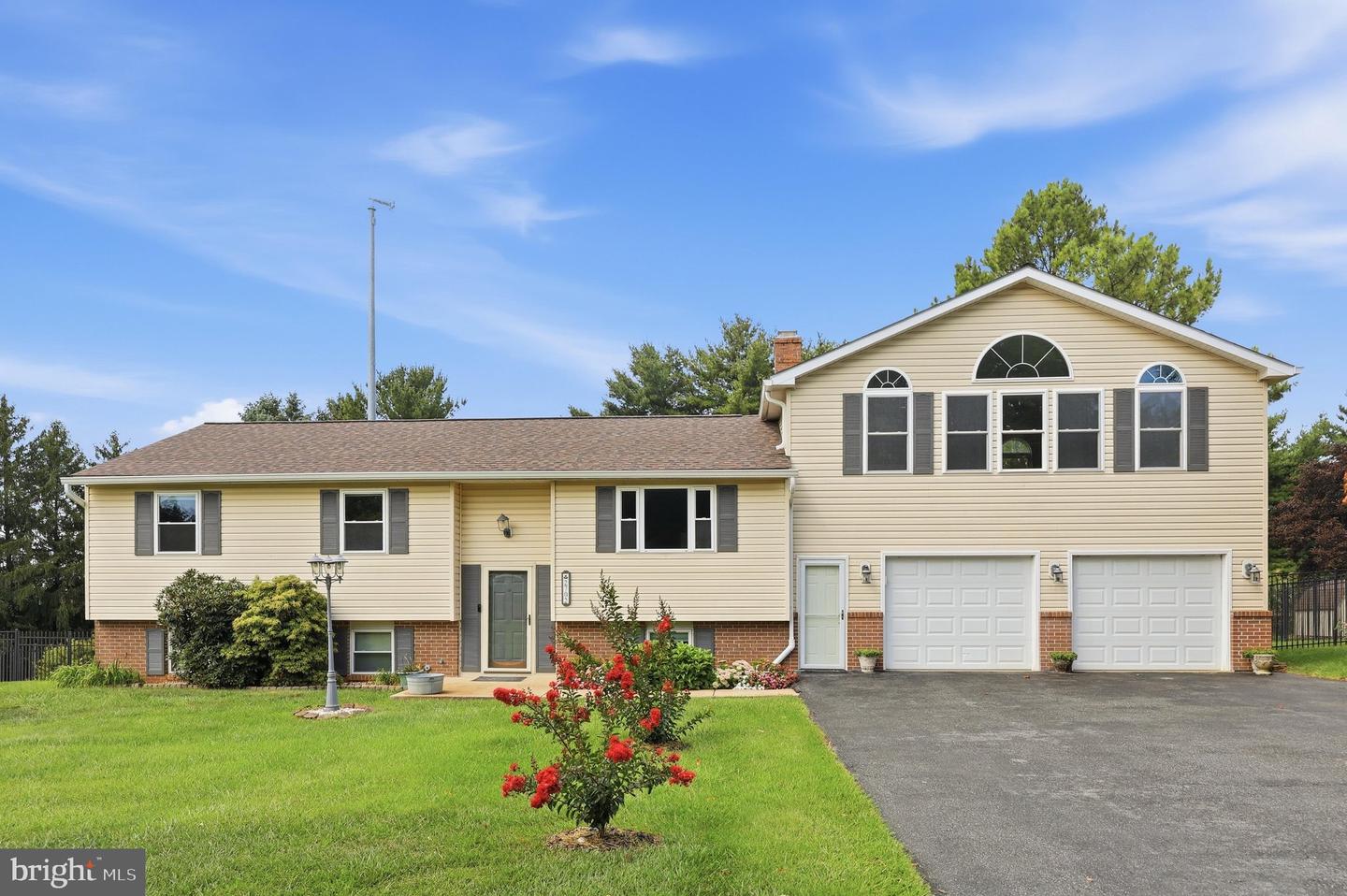 2702 Rainbow Dr — photo