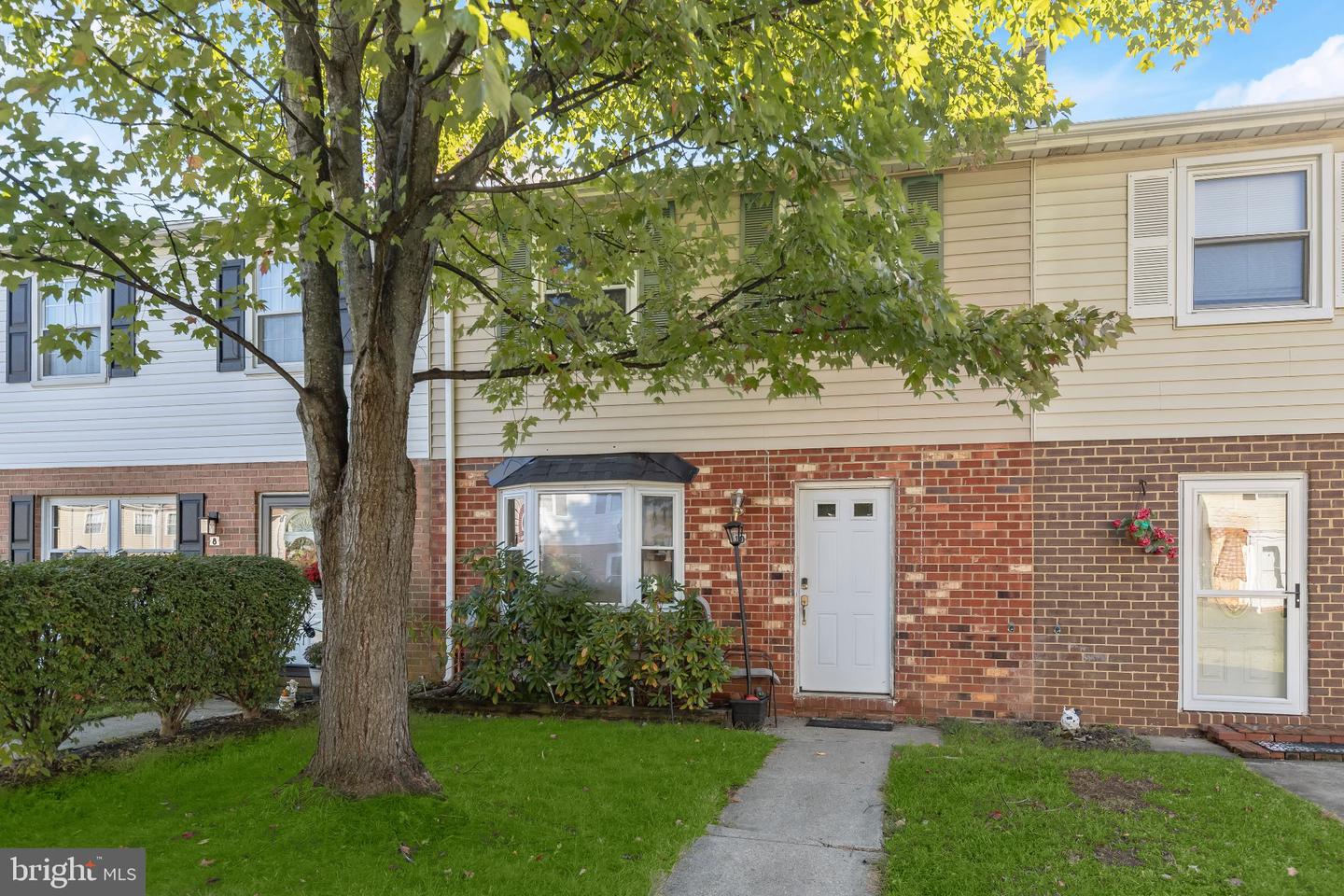 10 Hillside Ct — photo