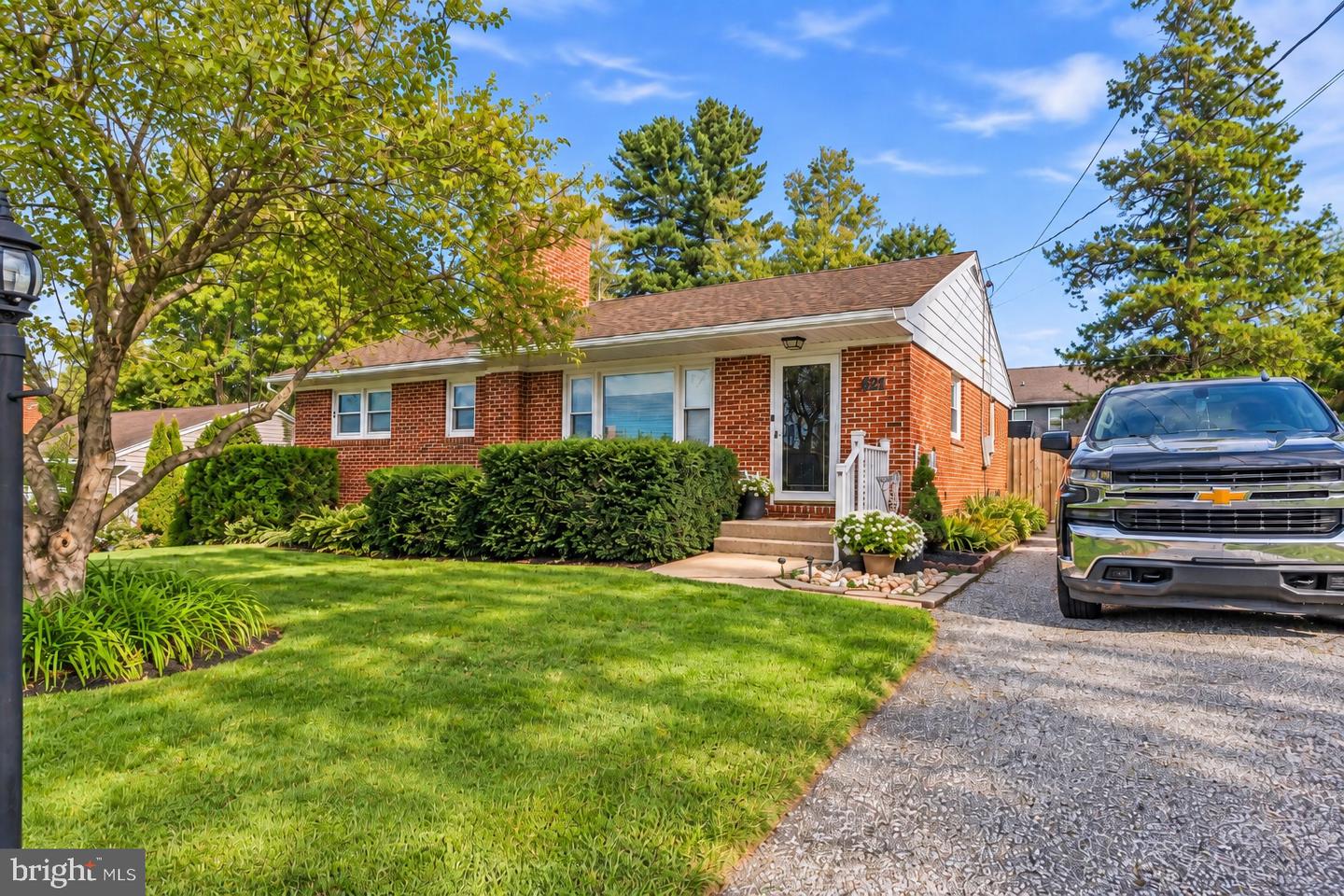 521 Mark Dr — photo