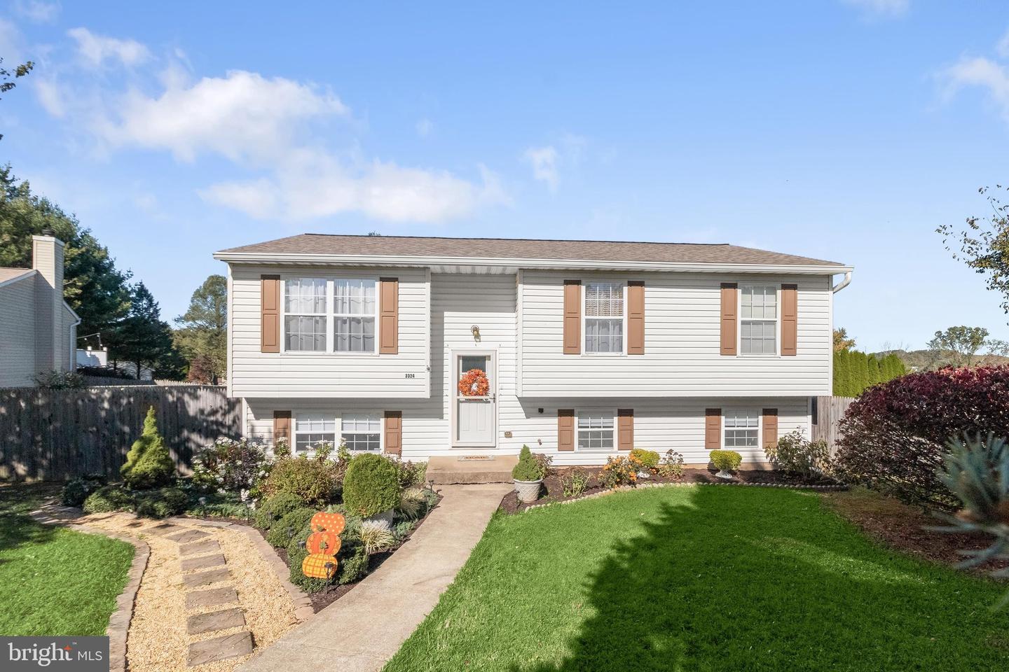 3324 Sutton Ct — photo