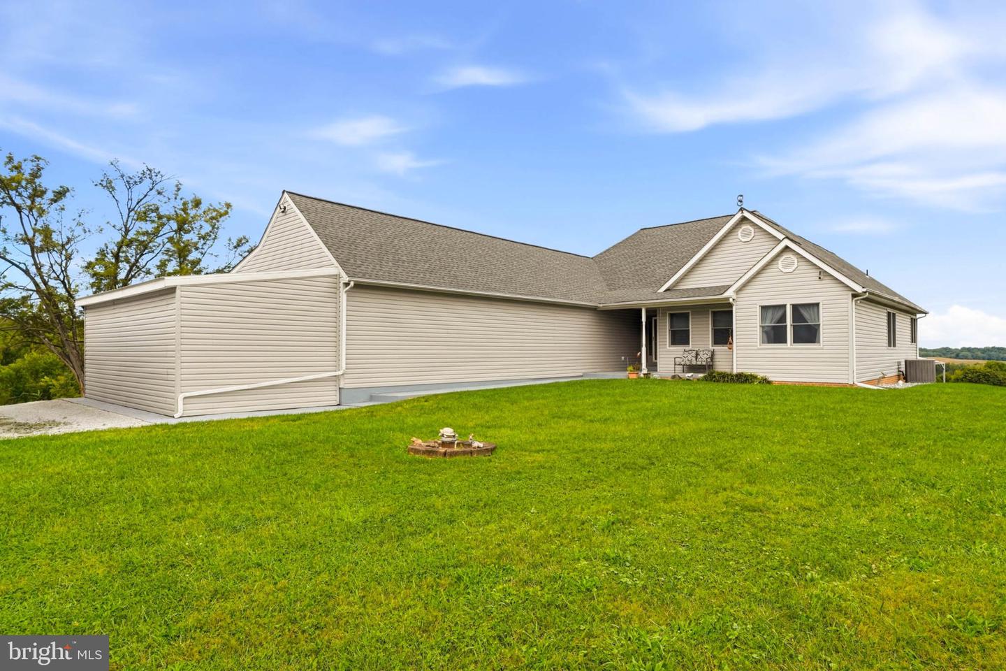 1888 Uniontown Rd — photo