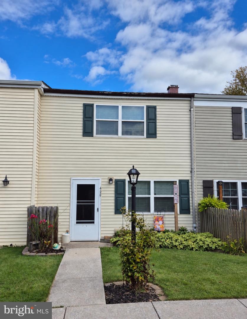429 Clover Ct — photo