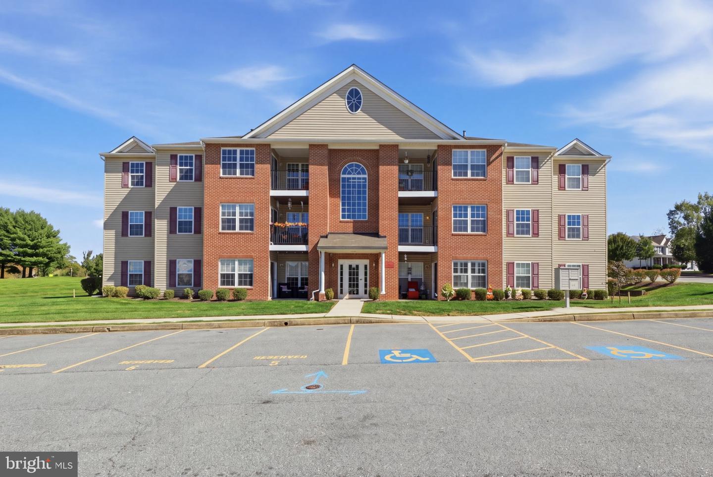 800 Wembley Dr #2D — photo