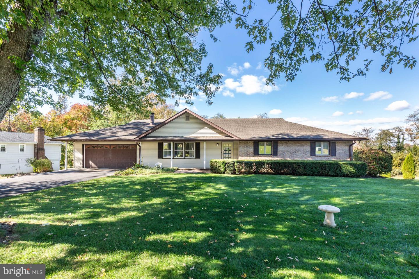 926 Winchester Dr — photo