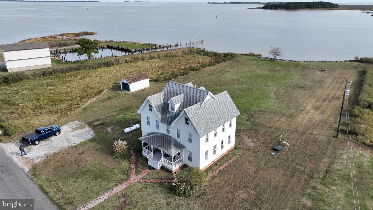 1632 Steamboat Wharf Rd S — photo