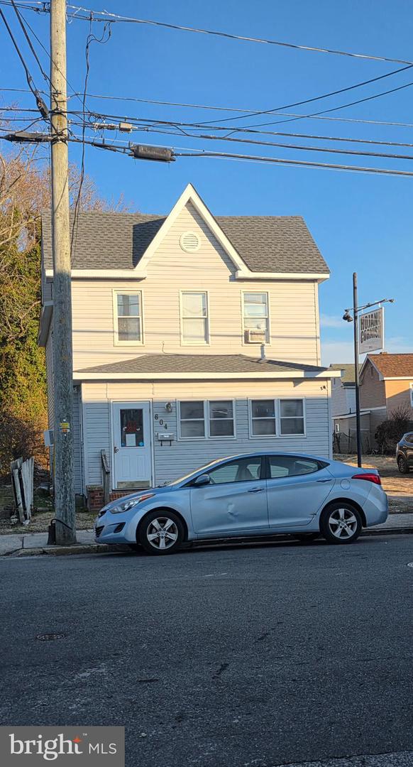 604 Pine St — photo