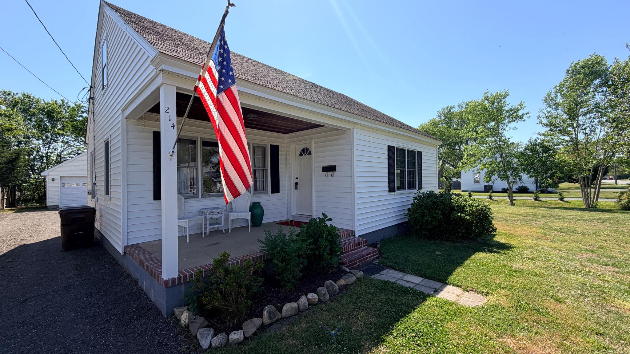 214 E Appleby Ave — photo