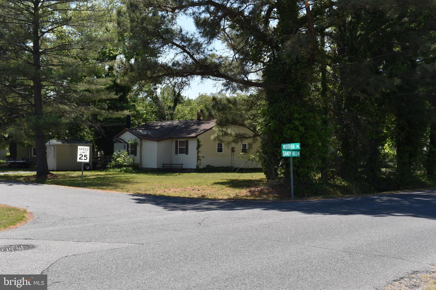 200 Wisteria Dr — photo