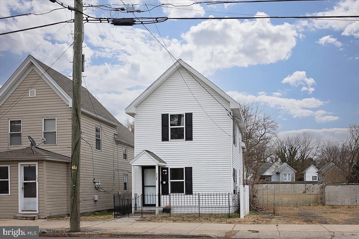 728 Race St — photo