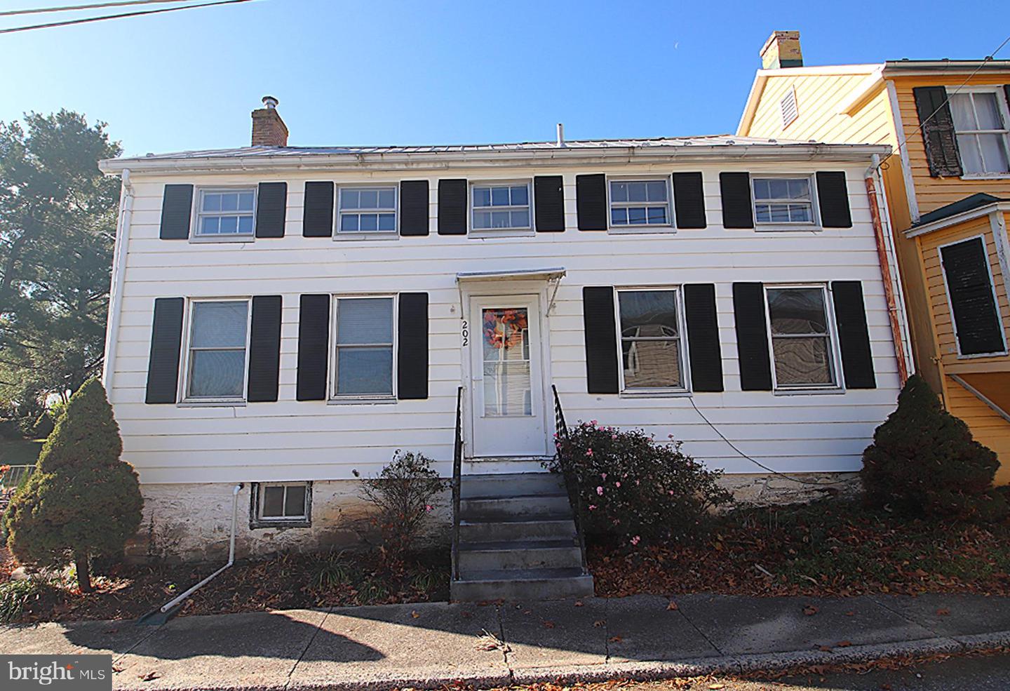 202 E Main St — photo