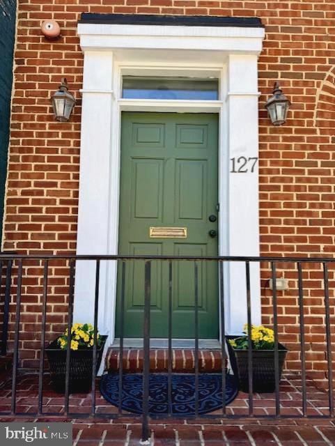 127 S Market St — photo