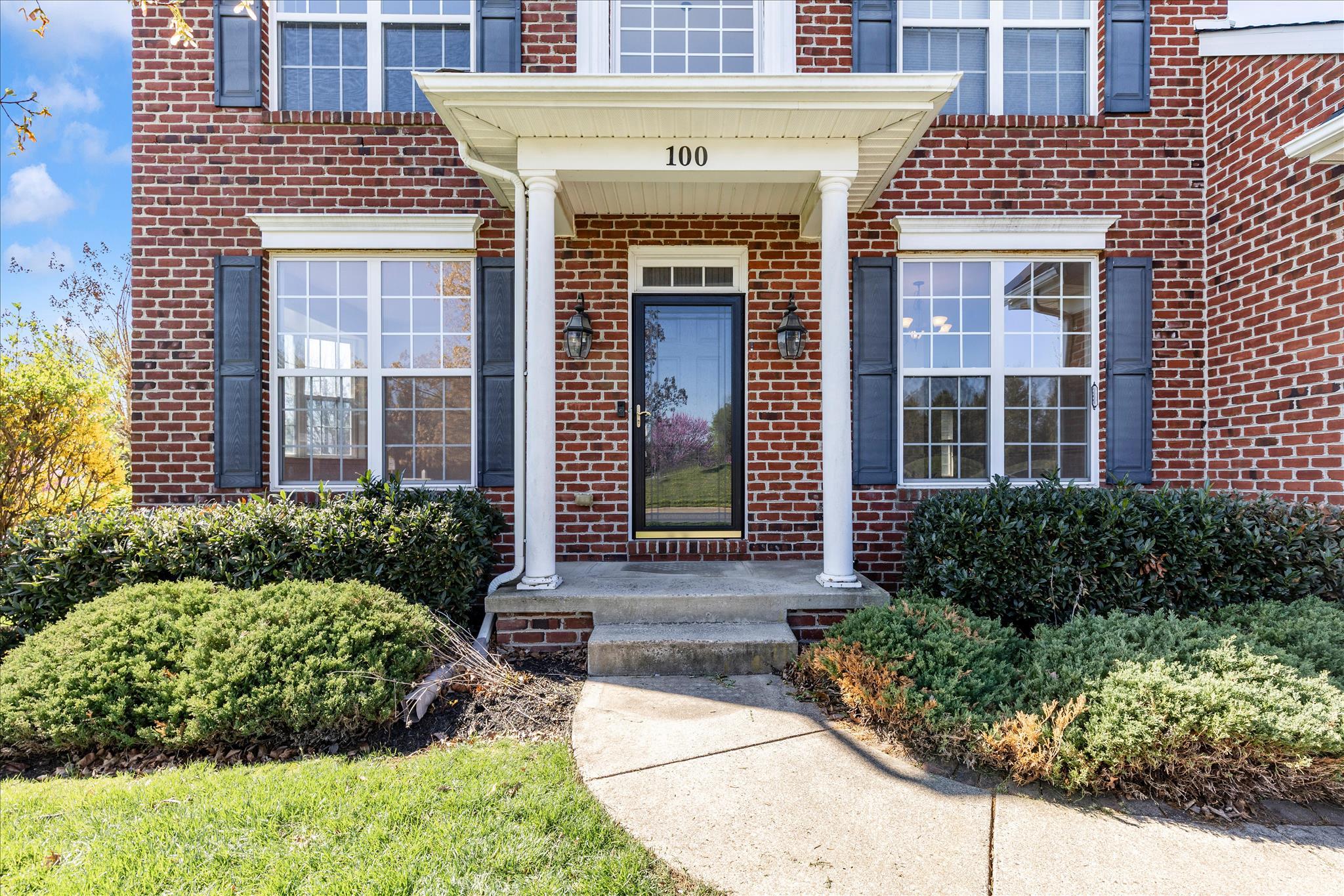 100 Sunlight Dr — photo
