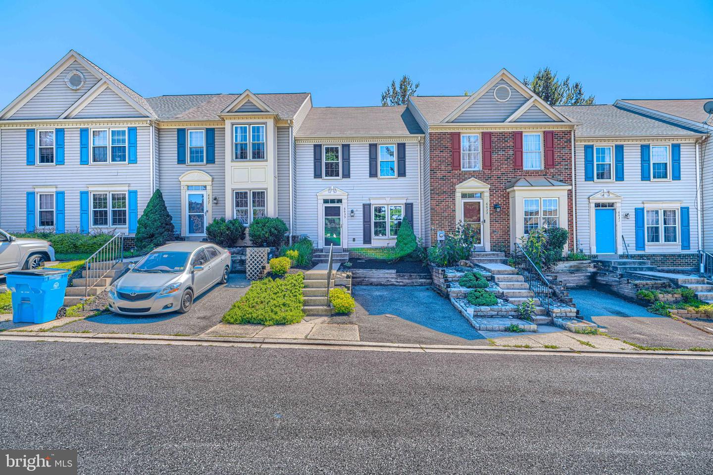6635 Commodore Ct — photo