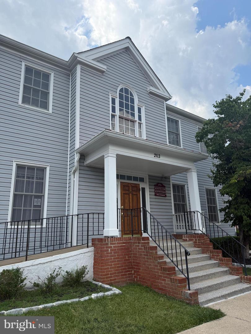 203 Broadway St #120 — photo