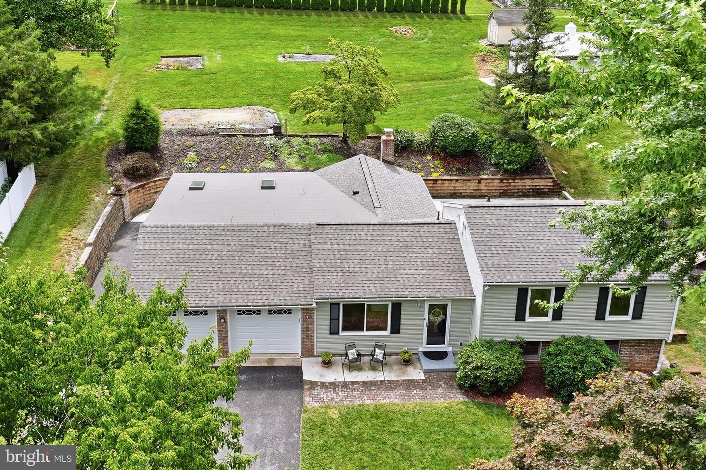 6113 Elaine Dr — photo