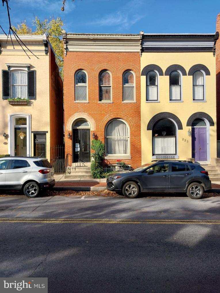 225 S Market St — photo