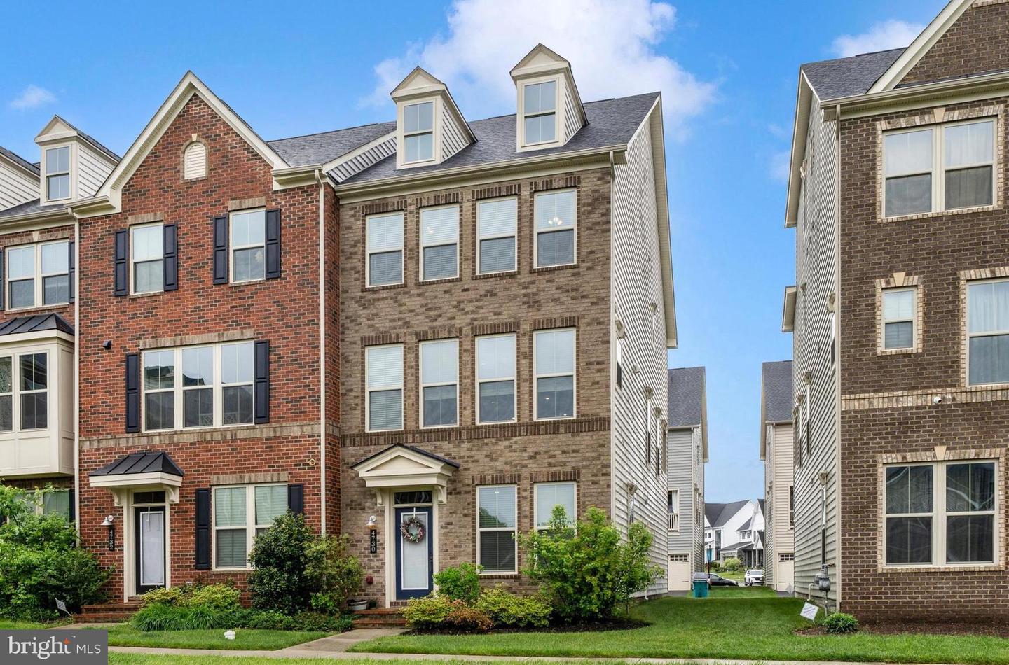 4730 Black Eyed Susan Mews — photo